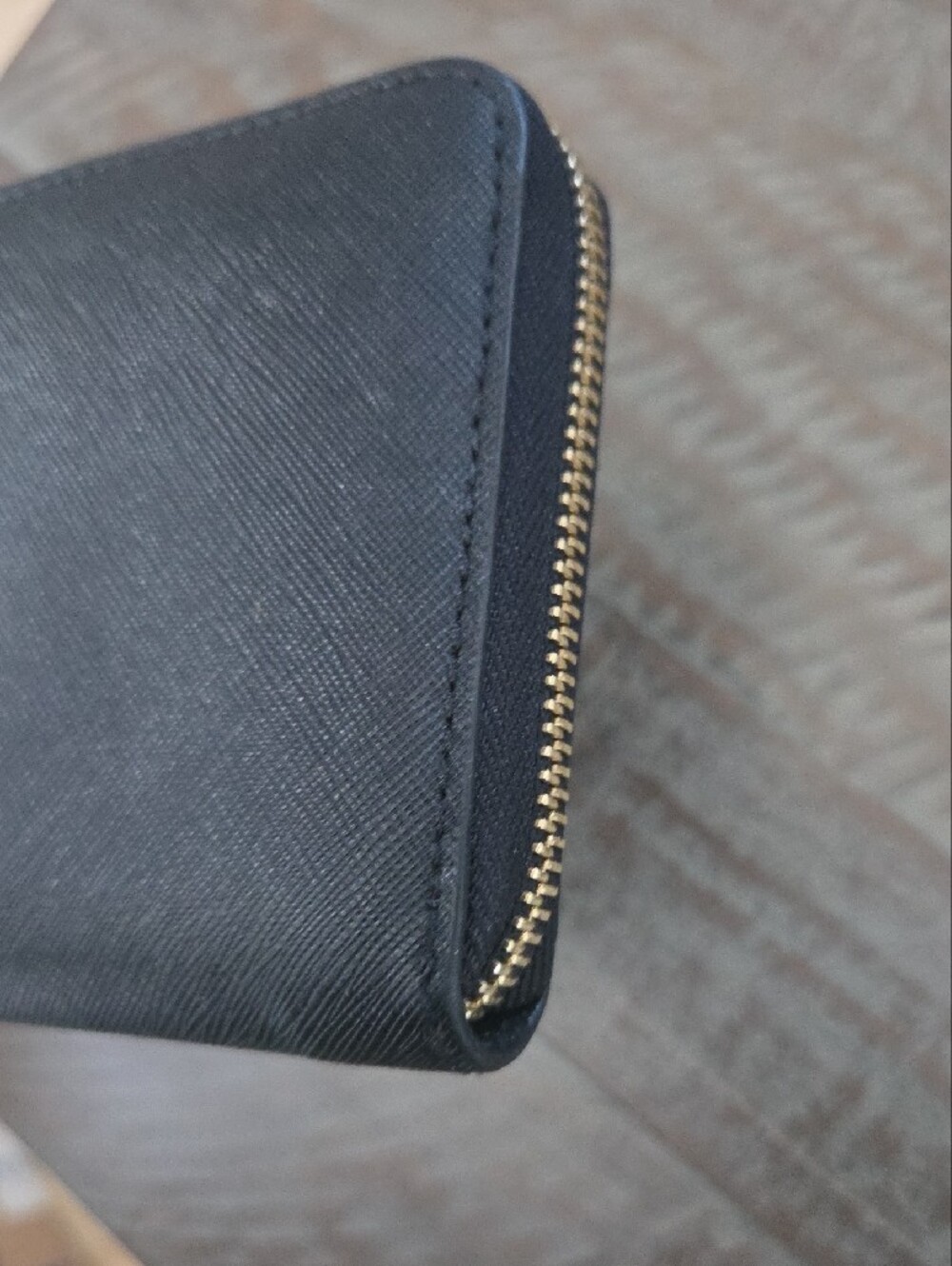 Michael Kors Black Leather Zip Wallet with Gold Logo Excellent!! Condition - Picture 6 of 9